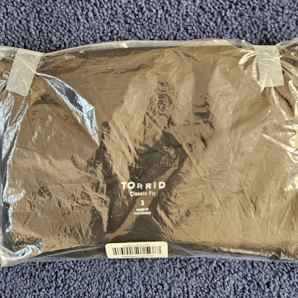 Torrid Black V-Neck Short Sleeve Tee - Picture 15 of 16